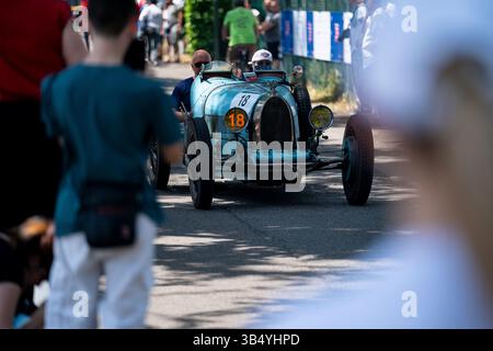 18 juin 2022, Monza, Italie : MAURO FERRARI et MATILDE FERRARI conduisent une BUGATTI T35 lors de la course historique Miglia 1000 à l'Autodromo Nazionale Monza à Monza, en Italie. (Crédit image : © James Gasperotti/ZUMA Press Wire) Banque D'Images
