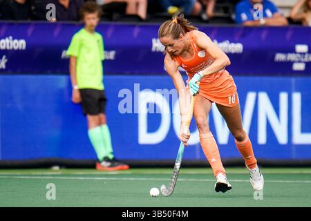Amstelveen, pays-Bas. 27th juin 2023. AMSTELVEEN, PAYS-BAS - JUIN 27: Felice Albers des pays-Bas dribbles avec le ballon pendant le match des femmes de la FIH Hockey Pro League entre les pays-Bas et la Nouvelle-Zélande au Wagener Stadion 27 juin 2023 à Amstelveen, pays-Bas (photo de René Nijhuis/BSR Agency) Credit: BSR Agency/Alay Live News Banque D'Images
