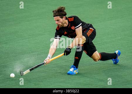 Amstelveen, pays-Bas. 27th juin 2023. AMSTELVEEN, PAYS-BAS - JUIN 27: Lars balk des pays-Bas passe le ballon pendant le match des hommes de la FIH Hockey Pro League entre les pays-Bas et l'Allemagne au Wagener Stadion 27 juin 2023 à Amstelveen, pays-Bas (photo de René Nijhuis/BSR Agency) crédit: BSR Agency/Alay Live News Banque D'Images