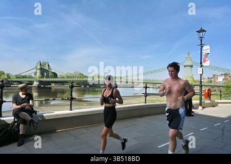 LONDRES, ROYAUME-UNI. 1er mai 2025. The Empire Strips Back : une parodie burlesque a annoncé son casting complet et ses hôtes avant sa très attendue première londonienne aux Riverside Studios, qui débutera le 2 mai et avec une soirée de gala le 4 mai à Londres, en Angleterre. (Photo de 李世惠/Voir Li/Picture Capital) crédit : Voir Li/Picture Capital/Alamy Live News Banque D'Images