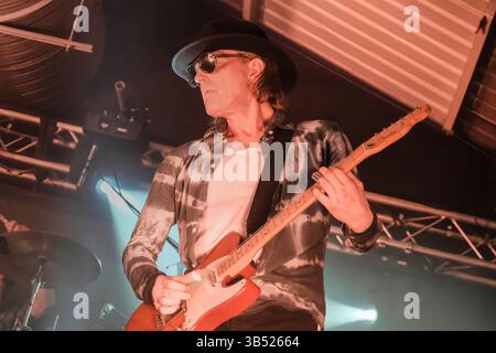 1er avril 2022, Southampton, Hampshire, Royaume-Uni : Rock Freebass AKA Mark Sams, bassiste du groupe britannique Acid Country Alabama 3, connu sous le nom de A3 aux États-Unis, jouant sur scène au Engine Rooms Southampton. (Crédit image : © Dawn Fletcher-Park/SOPA images via ZUMA Press Wire) Banque D'Images