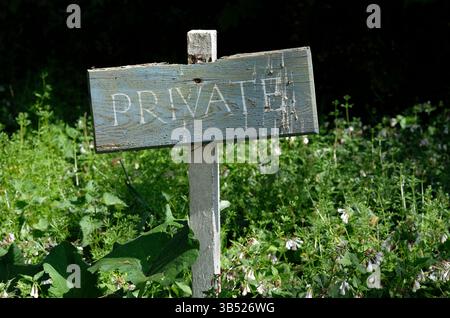 panneau privé en bois altéré, norfolk, angleterre Banque D'Images