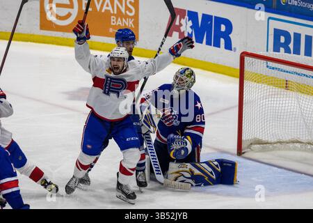 25 mai 2022 : L’attaquant du Rocket de Laval, Cedric Paquette (13 ans), célèbre que Laval bat les Américains de Rochester dans la troisième prolongation. Les Américains de Rochester ont accueilli le Rocket de Laval dans un match des éliminatoires de la Coupe Calder de la Ligue américaine de hockey au Blue Cross Arena de Rochester, New York. (Jonathan Tenca/CSM) (image crédit : © Jonathan Tenca/CSM via ZUMA Press Wire) Banque D'Images