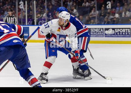 25 mai 2022 : Brandon Gignac (37), attaquant des Rocket de Laval, patine en première période contre les Américains de Rochester. Les Américains de Rochester ont accueilli le Rocket de Laval dans un match des éliminatoires de la Coupe Calder de la Ligue américaine de hockey au Blue Cross Arena de Rochester, New York. (Jonathan Tenca/CSM) (image crédit : © Jonathan Tenca/CSM via ZUMA Press Wire) Banque D'Images