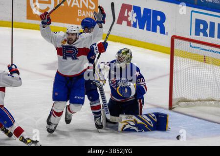 25 mai 2022 : L’attaquant du Rocket de Laval, Cedric Paquette (13 ans), célèbre que Laval bat les Américains de Rochester dans la troisième prolongation. Les Américains de Rochester ont accueilli le Rocket de Laval dans un match des éliminatoires de la Coupe Calder de la Ligue américaine de hockey au Blue Cross Arena de Rochester, New York. (Jonathan Tenca/CSM) (image crédit : © Jonathan Tenca/CSM via ZUMA Press Wire) Banque D'Images