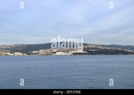 Vue sur Tanger depuis la mer, Maroc Banque D'Images