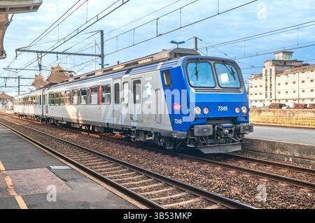 Observation inhabituelle oif a SNCF classe Z 9500 unités électriques multiples - construit par Alsthom entre 1982 et 1983 en attente à Chatellerault, Vienne (86), France. Banque D'Images