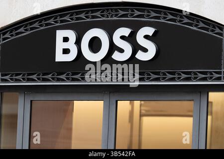 Rome, Italie. 01 mai 2025. Une enseigne de magasin de BOSS Store, le 02 mai 2025 à Rome, Italie. Photo de David NIVIERE/ABACAPRESS.COM crédit : Abaca Press/Alamy Live News Banque D'Images