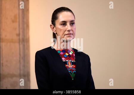 Mexico, Mexique. 01 mai 2025. La présidente du Mexique, Claudia Sheinbaum Pardo, parle lors d'une conférence d'information sur le Fonds bancaire pour la protection de l'épargne (Fobaproa) au Palais National. Le 1er mars 2025 à Mexico, Mexique. (Photo de Luis Barron/Eyepix Group/Sipa USA) crédit : Sipa USA/Alamy Live News Banque D'Images