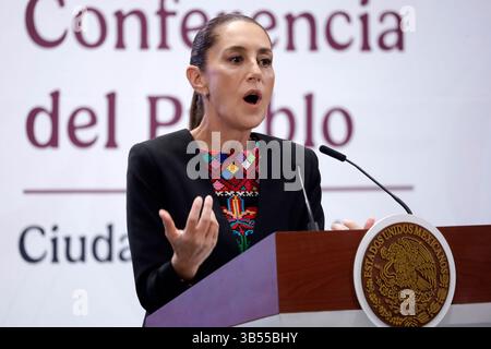 Mexico, Mexique. 01 mai 2025. La présidente du Mexique, Claudia Sheinbaum Pardo, parle lors d'une conférence d'information sur le Fonds bancaire pour la protection de l'épargne (Fobaproa) au Palais National. Le 1er mars 2025 à Mexico, Mexique. (Photo de Luis Barron/Eyepix Group/Sipa USA) crédit : Sipa USA/Alamy Live News Banque D'Images