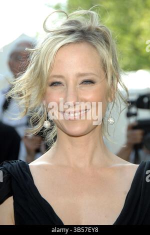 15 mai 2007, New York, NY, USA : photo de dossier d'Anne Heche à New York le 15 mai 2007 à ABC-TV Upfronts pour la saison 2007-2008 qui s'est tenue au Lincoln Center. M.S. Heche est décédé aujourd'hui à l'âge de 53 ans après un accident de voiture à grande vitesse. (Crédit image : © Debra L. Rothenberg/ZUMA Press Wire) Banque D'Images