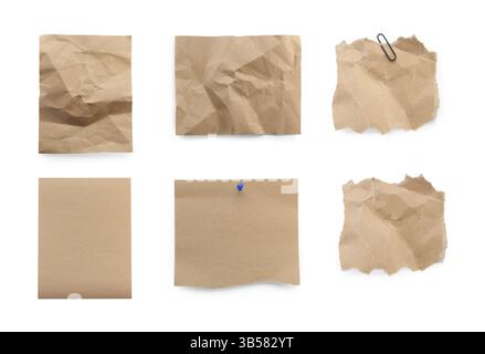Différentes feuilles de carnet isolées sur blanc, ensemble Banque D'Images