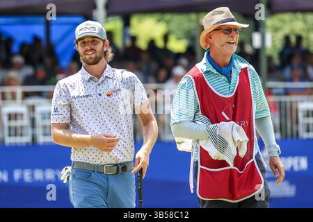 18 juin 2022 : Harrison Endycott et son caddy sur le 17e trou lors de la troisième manche du Korn Ferry Tour Wichita Open au profit du tournoi de golf KU Wichita Pediatrics au Crestview Country Club de Wichita, Kansas. Gray Siegel/CSM (crédit image : © Gray Siegel/CSM via ZUMA Press Wire) Banque D'Images