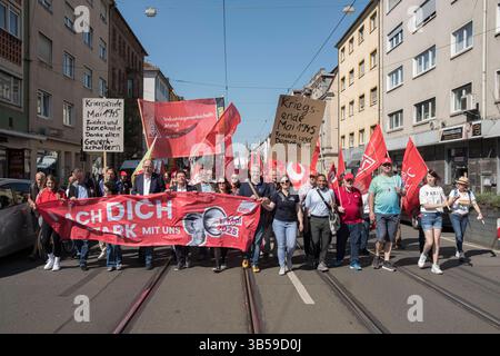 01.05.2025, 1. Mai Demo DGB, Nürnberg : Unter dem motto Mach dich stark mit uns gingen im Rahmen der DGB Deutscher Gewerkschaftsbund démonstration in Nürnberg zum 1. Mai auf die Straße. Bayern Deutschland DGB 1. Mai Demo Nürnberg 2025-24 *** 01 05 2025, 1 mai Démo DGB, Nuremberg sous la devise Make You Strength with US, la Confédération syndicale allemande DGB est descendue dans les rues de Nuremberg le 1er mai Bavière Allemagne DGB 1er mai Démo Nuremberg 2025 24 Banque D'Images