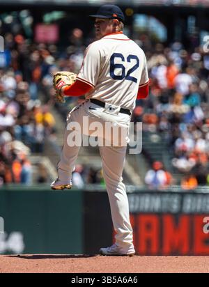 17 juillet 2022 San Francisco CA, États-Unis San Francisco lanceur Logan Webb (62) sur le monticule lors du match MLB NL West entre les Milwaukee Brewers et les San Francisco Giants à Oracle Park San Francisco Calif. Thurman James / CSM (crédit image : © Thurman James/CSM via ZUMA Press Wire) Banque D'Images