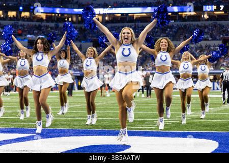 27 août 2022 : les cheerleaders des Colts d'Indianapolis jouent lors d'un match de pré-saison de football de la NFL entre les Buccaneers de Tampa Bay et les Colts d'Indianapolis au Lucas Oil Stadium à Indianapolis, Indiana. Indianapolis bat Tampa Bay 27-10. John Mersits/CSM. (Crédit image : © John Mersits/CSM via ZUMA Press Wire) Banque D'Images