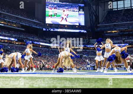 27 août 2022 : les cheerleaders des Colts d'Indianapolis jouent lors d'un match de pré-saison de football de la NFL entre les Buccaneers de Tampa Bay et les Colts d'Indianapolis au Lucas Oil Stadium à Indianapolis, Indiana. Indianapolis bat Tampa Bay 27-10. John Mersits/CSM. (Crédit image : © John Mersits/CSM via ZUMA Press Wire) Banque D'Images