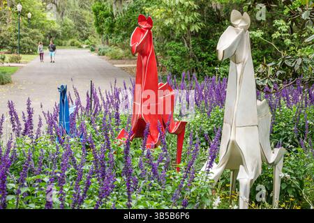 Orlando Florida, Harry P Leu Gardens, jardin botanique, exposition d'art extérieur, sculpture de CHEVAL HERO€™S, artiste de style origami Kevin Box, sculpture contemporaine Banque D'Images