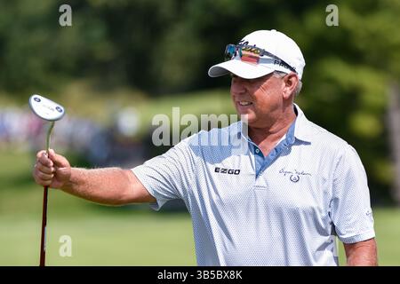 10 septembre 2022 : le golfeur Joe durant remet son putter à son caddy après avoir terminé le 2e trou lors de la deuxième manche de l’Ascension Charity Classic qui s’est tenue au Norwood Hills Country Club à Jennings, MO Richard Ulreich/CSM (crédit image : © Richard Ulreich/CSM via ZUMA Press Wire) Banque D'Images