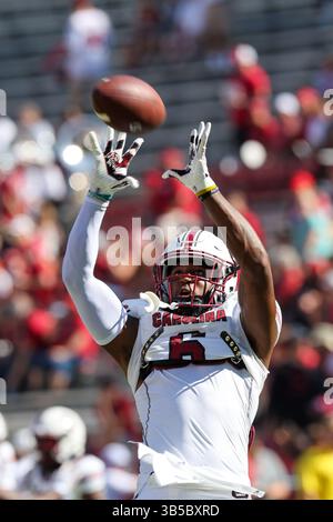 10 septembre 2022 : Josh Vann #6 receveur de Caroline du Sud monte pour faire une prise. L'Arkansas a battu la Caroline du Sud 44-30 à Fayetteville, AR, Richey Miller/CSM (crédit image : © Richey Miller/CSM via ZUMA Press Wire) Banque D'Images