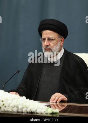 19 juin 2022, SAMARCANDE, SAMARCANDE, OUZBÉKISTAN : le président iranien EBRAHIM RAISI et le président ouzbek, SHAVKAT MIRZIYOYEV, tiennent une réunion interdélégation à Tachkent, Ouzbékistan, le 14 septembre 2022. Samarcande accueille l'OCS, qui s'est tenue du 15-16 au 30 septembre, une alliance internationale fondée en 2001 à Shanghai et composée de la Chine, de l'Inde, du Kazakhstan, du Kirghizistan, de la Russie, Pakistan, Tadjikistan, Ouzbékistan et quatre États observateurs intéressés à devenir membres à part entière - Afghanistan, Bélarus, Iran et Mongolie. (Crédit image : © Présidence iranienne via ZUMA Press Wire) Banque D'Images