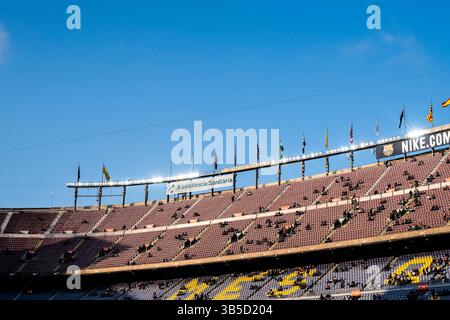 8 août 2021, BARCELONE, BARCELONE, ESPAGNE : vue générale des stands du Camp Nou avant le match de football joué entre le FC Barcelone et le Cadix CF au stade Camp Nou le 18 avril 2022, à Barcelone, Espagne. (Crédit image : © Marc Graupera Aloma/AFP7 via ZUMA Press Wire) Banque D'Images