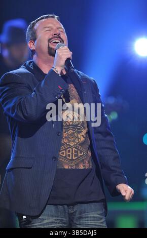 Casting Crowns se produit lors de la 41e édition annuelle des GMA Dove Awards à la Grand Ole Opry House le mercredi 21 avril 2010 à Nashville, TN. Les Dove Awards seront diffusés le dimanche 25 avril à 20 h HE sur GMC. (Crédit image : © Aaron Crisler/ZUMA Press Wire) Banque D'Images