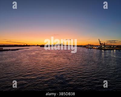Vue aérienne d'un coucher de soleil sur la ville de Philadelphie Banque D'Images