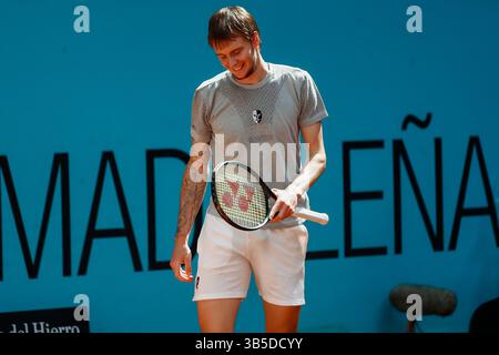 3 mai 2022, MADRID, MADRID, ESPAGNE : Alexander Bublik du Kazakhstan en action contre Miomir Kecmanovic de Serbie lors du Mutua Madrid Open 2022 célébré à la Caja Magica le 03 mai 2022, à Madrid, Espagne. (Crédit image : © Irina R. Hipolito/AFP7 via ZUMA Press Wire) Banque D'Images