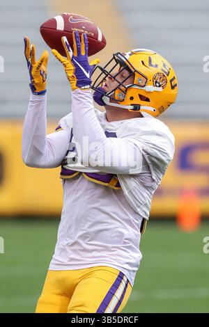 16 avril 2022 : Jack Bech (80 ans), receveur large de la LSU, regarde dans une passe pendant la dernière semaine d'entraînement de football au Tiger Stadium de Baton Rouge, EN LOUISIANE. Jonathan Mailhes/CSM(image de crédit : © Jonathan Mailhes/CSM via ZUMA Press Wire) Banque D'Images