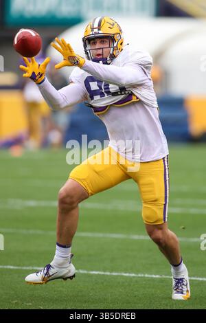 16 avril 2022 : Jack Bech (80 ans), receveur large de la LSU, regarde dans une passe pendant la dernière semaine d'entraînement de football au Tiger Stadium de Baton Rouge, EN LOUISIANE. Jonathan Mailhes/CSM(image de crédit : © Jonathan Mailhes/CSM via ZUMA Press Wire) Banque D'Images