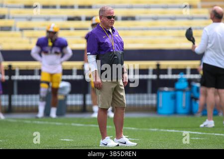 16 avril 2022 : Brian Kelly, entraîneur-chef de la LSU, regarde les Defensive Back effectuer des exercices pendant la dernière semaine de la pratique de football au Tiger Stadium de Baton Rouge, EN LOUISIANE. Jonathan Mailhes/CSM(image de crédit : © Jonathan Mailhes/CSM via ZUMA Press Wire) Banque D'Images