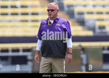 16 avril 2022 : Brian Kelly, entraîneur-chef de la LSU, regarde les Defensive Back effectuer des exercices pendant la dernière semaine de la pratique de football au Tiger Stadium de Baton Rouge, EN LOUISIANE. Jonathan Mailhes/CSM(image de crédit : © Jonathan Mailhes/CSM via ZUMA Press Wire) Banque D'Images