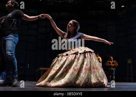 26 avril 2022, San Antonio, Texas, États-Unis d'Amérique : le casting de ''Rigolettoâ€ se produit lors de répétitions au Tobin Center for the Performing Arts à San Antonio, Texas, le 26 avril 2022. ''Rigolettoâ€ sera la première production à grande échelle d'Opera San Antonioâ€™ depuis le début de la pandémie. (Crédit image : © Josie Norris/San Antonio Express-News via ZUMA Press Wire) Banque D'Images