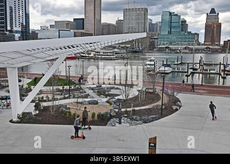 9 avril 2022, Baltimore, MD, États-Unis : après que Rash Field a été transformé en skate Park et terrain de jeu, les résidents de Baltimore espèrent que la nouvelle propriété de Harborplace va réaménager les deux pavillons pour faire revivre le port intérieur, ici le 9 avril 2022. (Crédit image : © Kenneth K. Lam/Baltimore Sun/TNS via ZUMA Press Wire) Banque D'Images