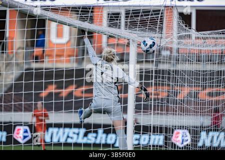 20 mars 2022, Houston, Texas, États-Unis : la gardienne Jane Campbell (1) des Houston Dash saute pour bloquer le ballon lors du match NWSL entre les Houston Dash et les Chicago Red Stars au PNC Stadium de Houston, Texas, le 20 mars 2022. Les Red Stars de Chicago gagnent 3-1. (Crédit image : © Lynn Pennington/ZUMA Press Wire) Banque D'Images