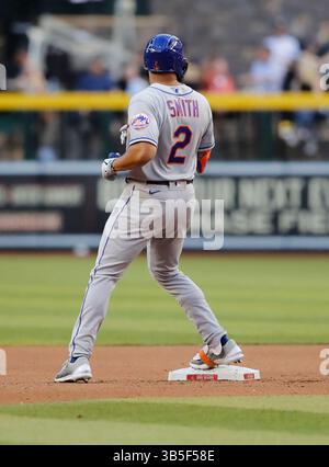 23 avril 2022 : Dominic Smith (2) des mets de New York frappe un double en haut de la 5e manche entre les mets de New York et les Diamondbacks de l'Arizona au case Field à Phoenix, Arizona. Michael Cazares/Cal Sport Media.(image de crédit : Banque D'Images