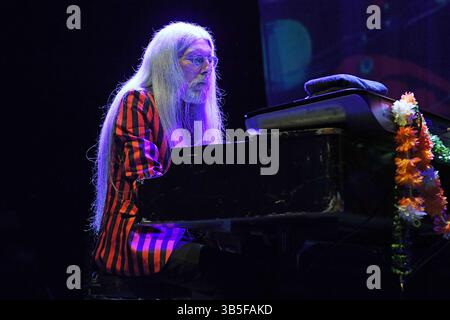 ROYAUME-UNI. 01 mai 2025. LONDRES, ANGLETERRE - 01 MAI : Jay Darlington de 'Kula Shaker' se produisant à la Brixton Academy le 1er mai 2025 à Londres, Angleterre.Cap/Mar © Mar/Capital Pictures Credit : Capital Pictures/Alamy Live News Banque D'Images