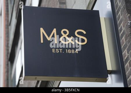 Photo du dossier datée du 08/01/25 d'un magasin Marks and Spencer sur Oxford Street à Londres. Marks & Spencer travaille jour et nuit pour gérer l'impact d'une cyberattaque dommageable, a déclaré le patron du détaillant. Date d'émission : vendredi 2 mai 2025. Banque D'Images