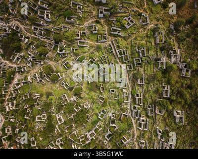 Vue aérienne de la ville fantôme de Kayakoy maisons en ruines à Fethiye Banque D'Images