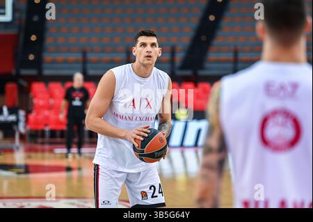 24 février 2022, Athènes, Lombardie, Grèce : KONSTANTINOS MITOGLOU, #24 de AX Armani Exchange Milan en action lors du match de la saison régulière de Turkish Airlines EuroLeague Round 27 entre Olympiacos Piraeus et AX Armani Exchange Milan au stade de la paix et de l'amitié le 24 février 2022 à Athènes, Grèce. (Crédit image : © Stefanos Kyriazis/ZUMA Press Wire) Banque D'Images