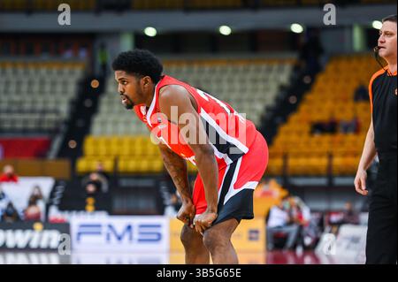 24 février 2022, Athènes, Lombardie, Grèce : SHAQUIELLE MCKISSIC, #77 de l'Olympiacos Piraeus en action lors du match Round 27 de la saison régulière de Turkish Airlines EuroLeague entre l'Olympiacos Piraeus et l'AX Armani Exchange Milan au stade de la paix et de l'amitié le 24 février 2022 à Athènes, Grèce. (Crédit image : © Stefanos Kyriazis/ZUMA Press Wire) Banque D'Images