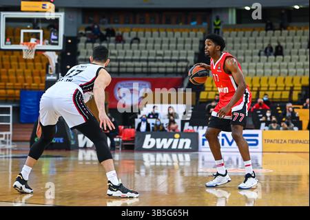 24 février 2022, Athènes, Lombardie, Grèce : SHAQUIELLE MCKISSIC, #77 de l'Olympiacos Piraeus en action lors du match Round 27 de la saison régulière de Turkish Airlines EuroLeague entre l'Olympiacos Piraeus et l'AX Armani Exchange Milan au stade de la paix et de l'amitié le 24 février 2022 à Athènes, Grèce. (Crédit image : © Stefanos Kyriazis/ZUMA Press Wire) Banque D'Images