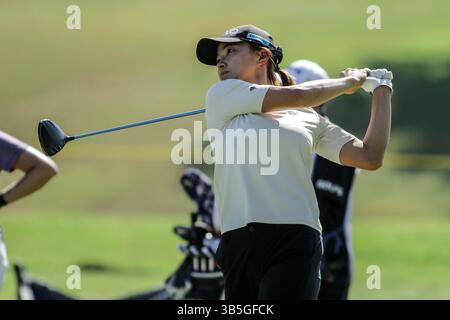 23 septembre 2022, Rogers, Arkansas, États-Unis : HINAKO SHIBUNO quitte le tee lors de la première manche du Walmart Northwest Arkansas Championship au Pinnacle Country Club. (Crédit image : © Brent Soule/ZUMA Press Wire) Banque D'Images