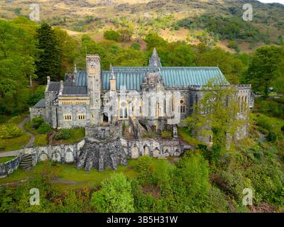 Vue aérienne de St Conan’s Kirk (église) dans le village de Loch Awe, Argyll et Bute, Écosse, Royaume-Uni Banque D'Images