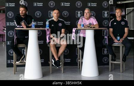 23 août 2022 : de gauche à droite, David Beckham, Phil Neville, Jorge Mas et Chris Henderson s’adressent aux médias lors d’un événement de pré-saison Inter Miami au stade Inter Miami CF de Fort Lauderdale, Floride, le 27 février 2021. (Crédit image : © Matias J. Ocner/Miami Herald via ZUMA Press Wire) Banque D'Images