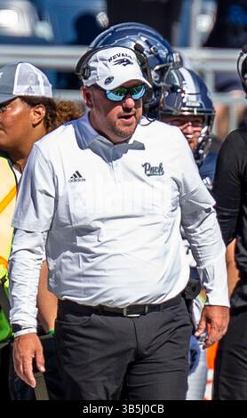 03 septembre 2022 Reno, NV États-Unis L'entraîneur-chef Ken Wilson du Nevada sur la touche lors du match de football de la NCAA entre les Bobcats de Texas State et le Wolf Pack du Nevada. Nevada a gagné 38-14 au Mackay Stadium Reno, Nevada Thurman James/CSM (crédit image : © Thurman James/CSM via ZUMA Press Wire) Banque D'Images