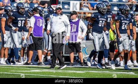 03 septembre 2022 Reno, NV États-Unis L'entraîneur-chef Ken Wilson du Nevada sur la touche lors du match de football de la NCAA entre les Bobcats de Texas State et le Wolf Pack du Nevada. Nevada a gagné 38-14 au Mackay Stadium Reno, Nevada Thurman James/CSM (crédit image : © Thurman James/CSM via ZUMA Press Wire) Banque D'Images