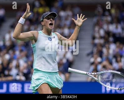 7 septembre 2022, Flushing Meadows, New York, États-Unis : IgA Swiatek célèbre après avoir remporté son match contre Jessica Pegula le jour 10 de l'US Open 2022 au Centre National de Tennis de l'USTA Billie Jean King le mercredi 7 septembre 2022 dans le quartier Flushing du Queens borough de New York. JAVIER ROJAS/PI (crédit image : © Prensa Internacional via ZUMA Press Wire) Banque D'Images