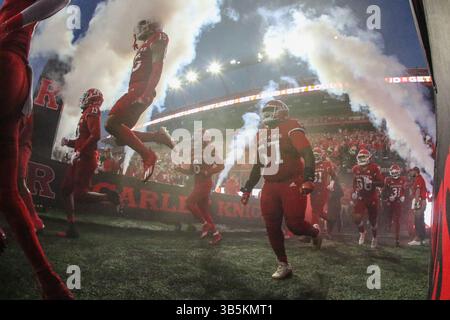 24 septembre 2022 : les joueurs de Rutgers se rendent sur le terrain avant un match de football NCAA entre les Hawkeyes de l'Iowa et les Scarlet Knights de Rutgers au SHI Stadium de Piscataway, NJ Mike Langish/Cal Sport Media. (Crédit image : © Mike Langish/CSM via ZUMA Press Wire) Banque D'Images